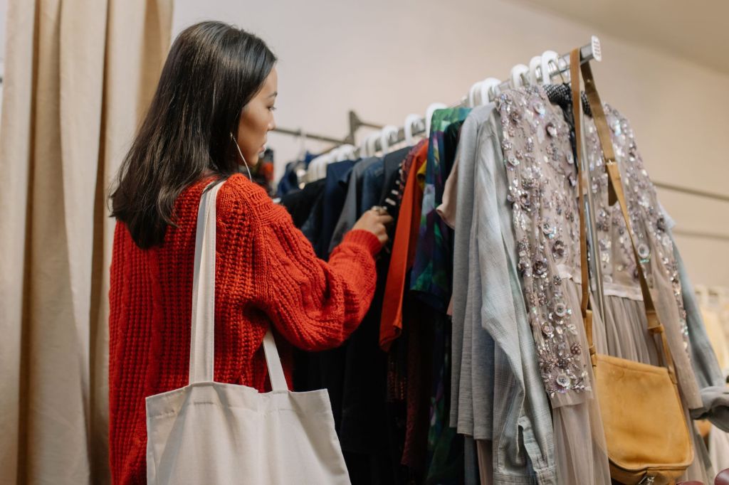 Why Buying Secondhand Clothes is&nbsp;Good